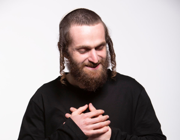 המוזיקאי והיוצר הצעיר בשיר מקפיץ וחדש: "נקודות"