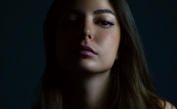 המוח שמאחורי "יוניקורן": מאי ספדיה בסינגל חדש