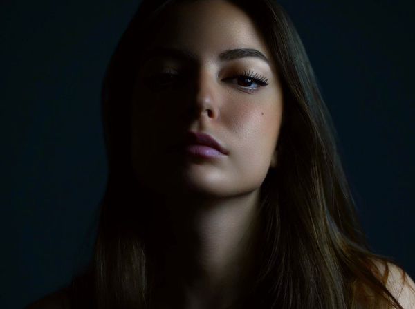 המוח שמאחורי "יוניקורן": מאי ספדיה בסינגל חדש