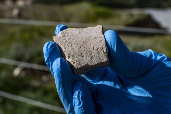 לראשונה בארץ: נחשפה כתובת עם שמו של דריווש