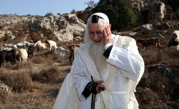 עשור לרב פרומן: לחבר בין ניגודים במחיאת כפיים