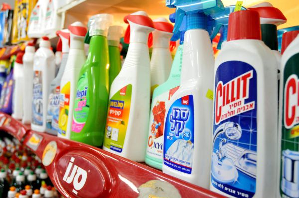 בני ברק: פעוטה שתתה חומר ניקוי; פונתה במצב קל