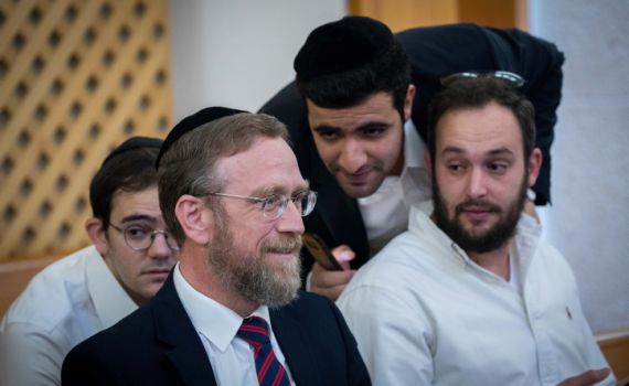 המגישה מלמלה, והעיתונאי החרדי הופתע: "לא ציפיתי"