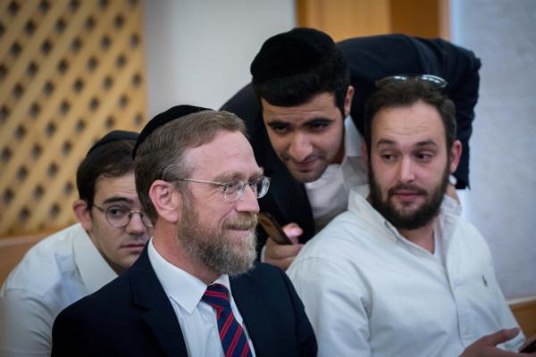 המגישה מלמלה, והעיתונאי החרדי הופתע: "לא ציפיתי"