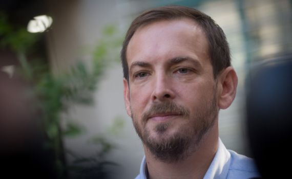 אסף זמיר מגיב לאלי כהן: "אני כבר בארץ, מה נסגר?"