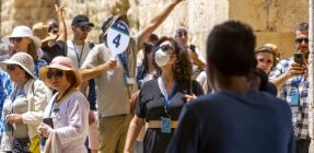 התאוששות ראשונית: 1.3 מיליון תיירים ביקרו בישראל ב-2025