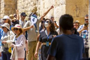 התאוששות ראשונית: 1.3 מיליון תיירים ביקרו בישראל ב-2025