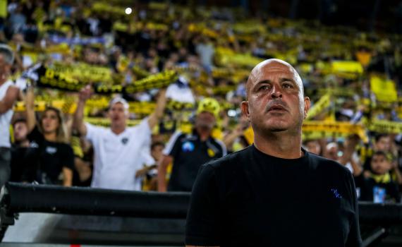 דרמה: מאמן בית"ר ירושלים יוסי אבוקסיס התפטר