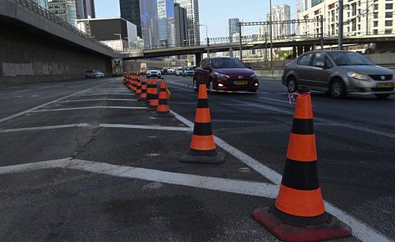 בגלל בולען: שני נתיבים באיילון דרום נחסמו לתנועה