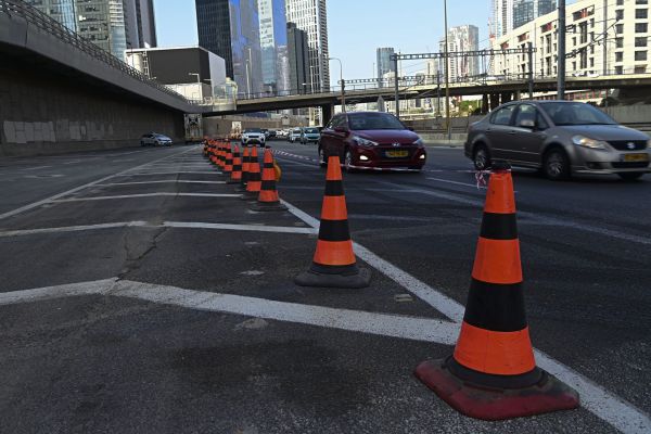 בגלל בולען: שני נתיבים באיילון דרום נחסמו לתנועה