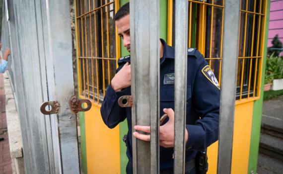 האלימות בבתי הספר: ילד חנק ילדה במוסד סרוג