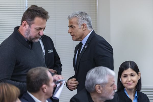 יועצו של לפיד: לא אעשה מילואים תחת שלטון נתניהו