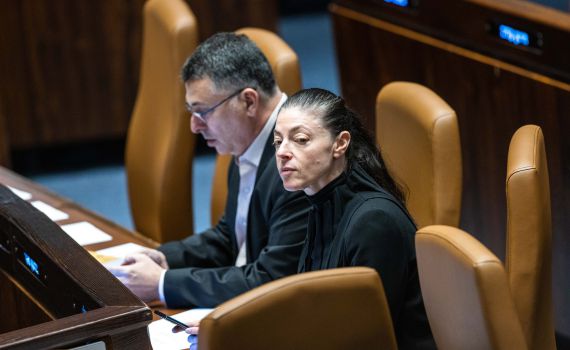 האופוזיציה תוקפת:  "אסור ליפול בספין הלילי של הליכוד"