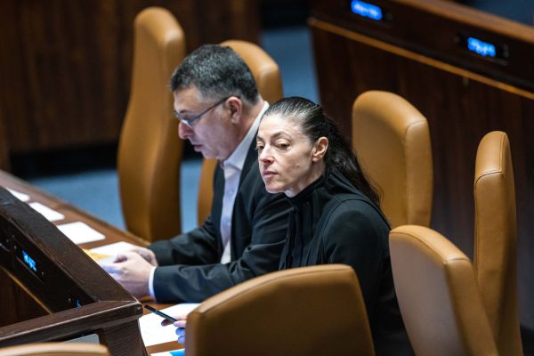 האופוזיציה תוקפת:  "אסור ליפול בספין הלילי של הליכוד"