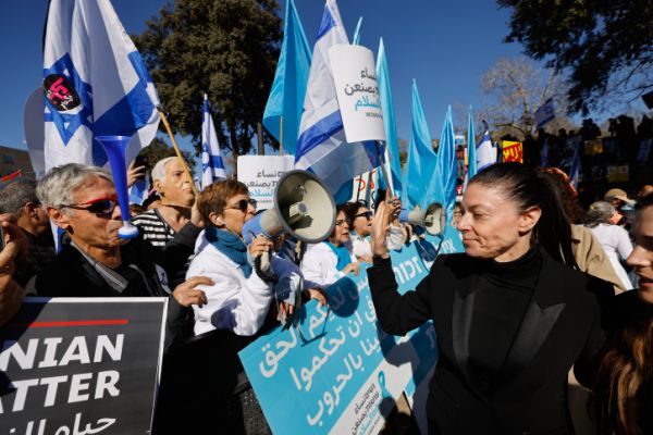 מעודדת אלימות נגד שוטרים? מיכאלי: "לא נורא"