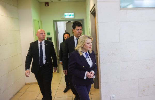 האבטחה של שרה נתניהו וילדיה הועברה לשב"כ