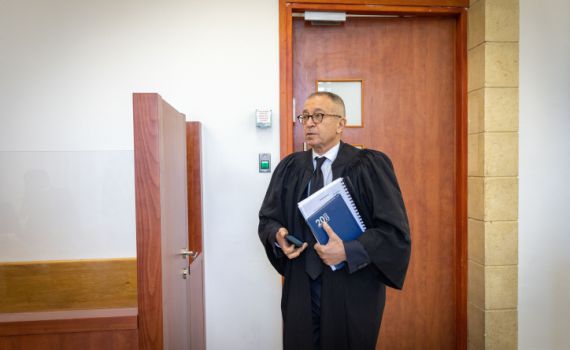 פרקליטו של נתניהו: אם לא תעצור – אפסיק לייצג אותך