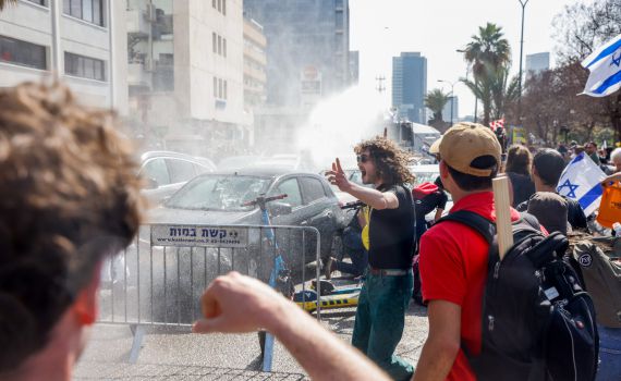 11 פצועים במחאה: חתכים, כוויות וחבלות גוף