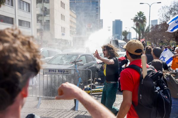 11 פצועים במחאה: חתכים, כוויות וחבלות גוף