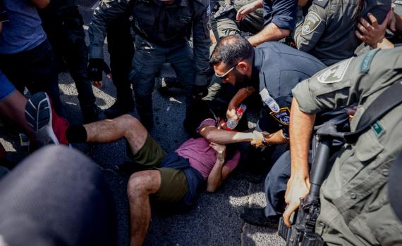 עשרות נעצרו, מפגין איבד אוזן: 'יום השיבוש' בתמונות