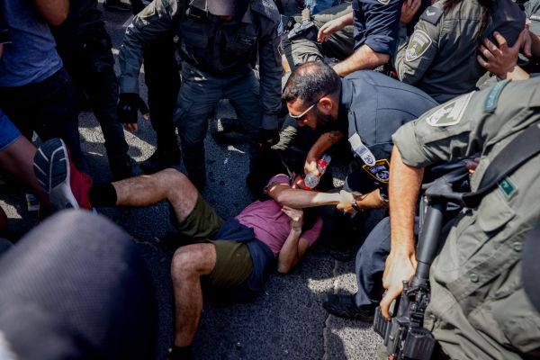 עשרות נעצרו, מפגין איבד אוזן: 'יום השיבוש' בתמונות