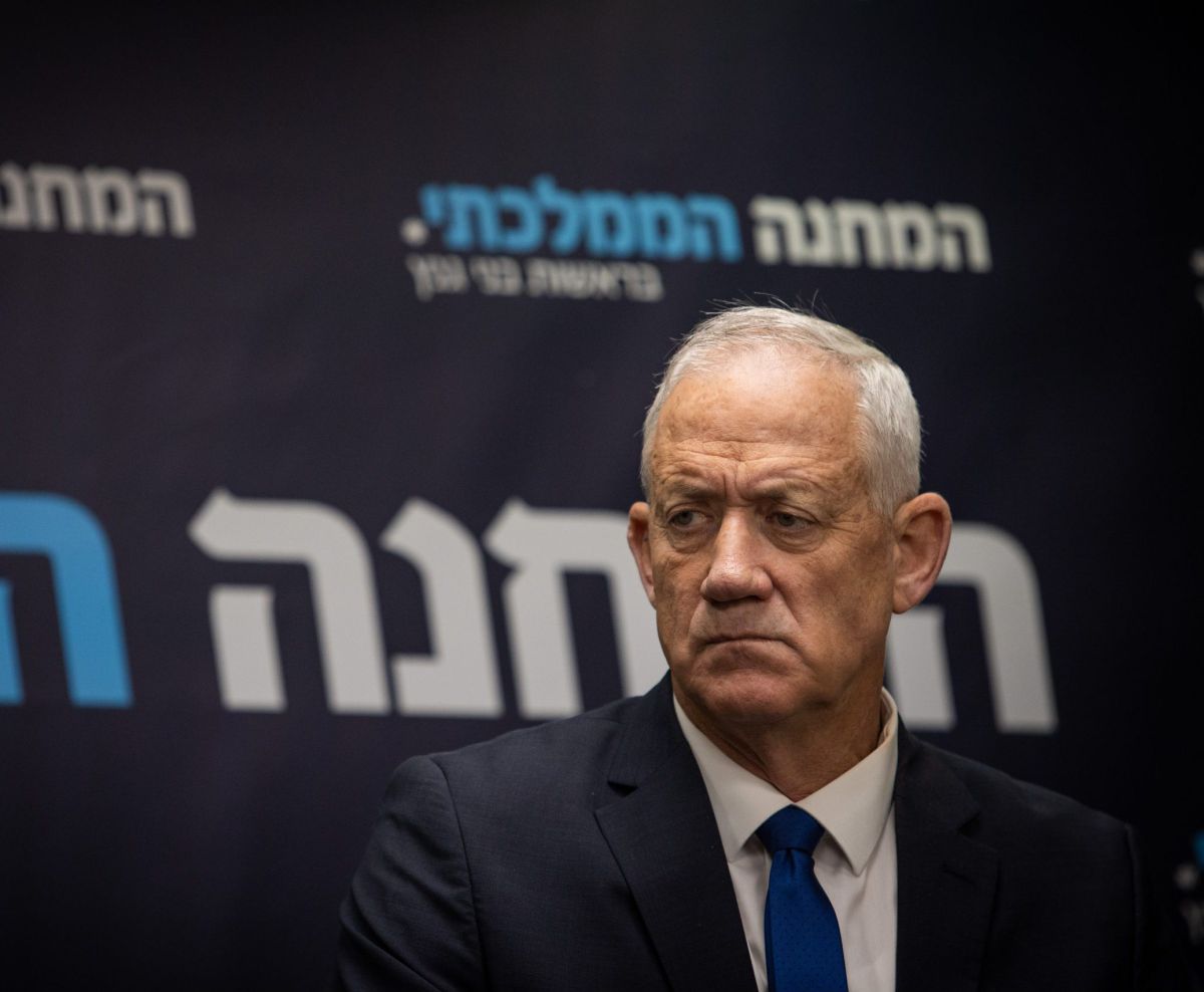 גנץ מגנה את ביזוי השלט לזכרו של בן ציון נתניהו