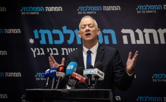 גנץ: "נתניהו – אל תדרדר אותנו למשבר חוקתי"