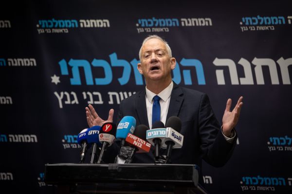 גנץ: "נתניהו – אל תדרדר אותנו למשבר חוקתי"