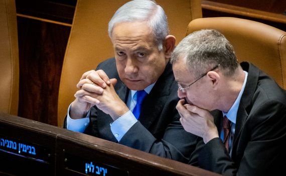 בליכוד מעריכים: לוין לא יתפטר אם החקיקה תוקפא