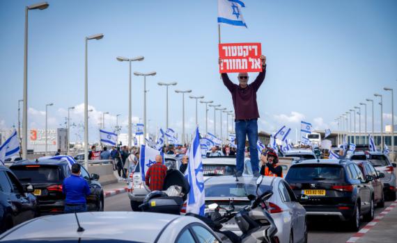 עומסים בכניסה לנתב"ג, המשטרה מחלקת דו"חות
