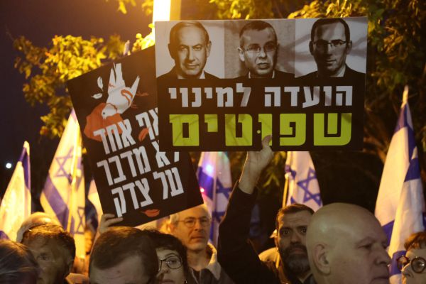 אחרי פיטורי גלנט: הפגנה מול בסיס הקרייה