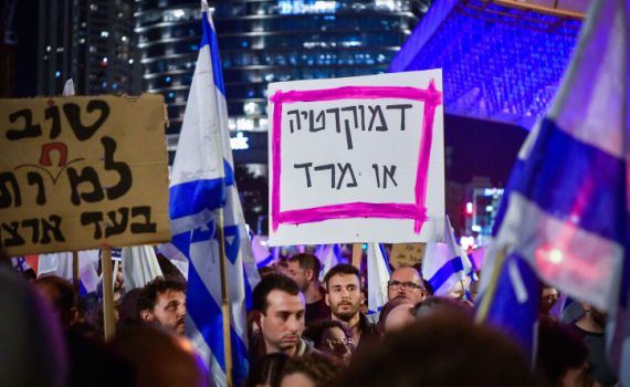 'אדריכל ההפיכה': לראשונה – הפגנה מול בית של ח"כ חרדי