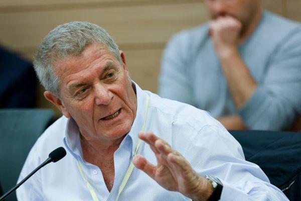 לזכר אשתו: גיורא ירון במיזם לעידוד אומנות ישראלית