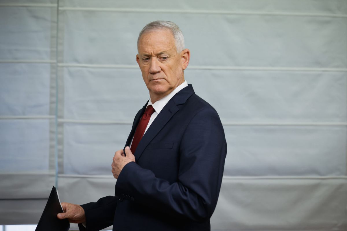 במהלך רכיבת שטח: השר בני גנץ שבר את כף הרגל