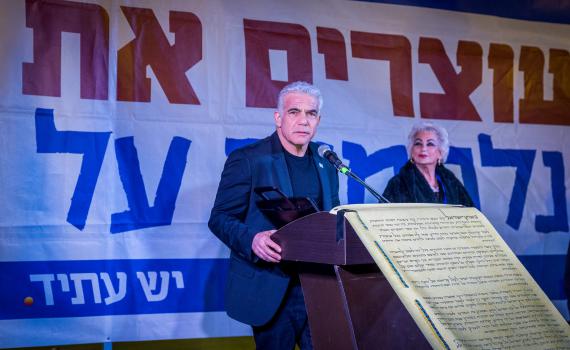 לפיד: "מעולם לא היינו קרובים יותר להתפרקות"