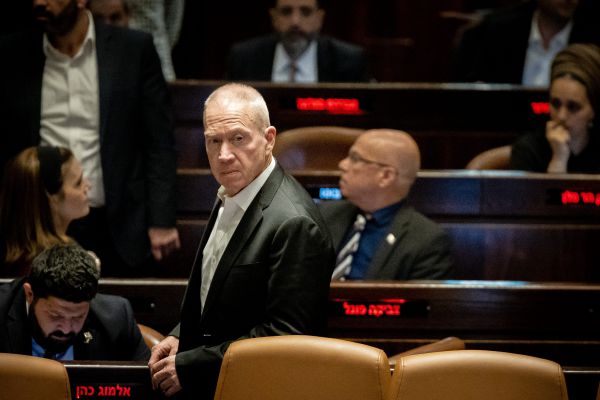 "גלנט לא צריך להתנצל": ח"כ טור פז במאמר לסרוגים