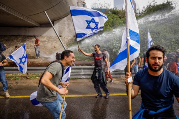 המחאה נמשכת: עשרות מפגינים נעצרו ברחבי הארץ
