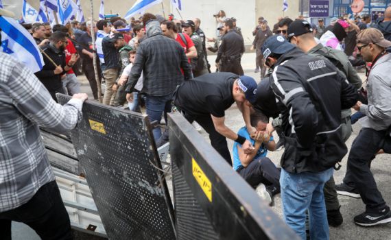 הכתבת הסרוגה מבקשת: עזרו לי לגלות מי התוקף