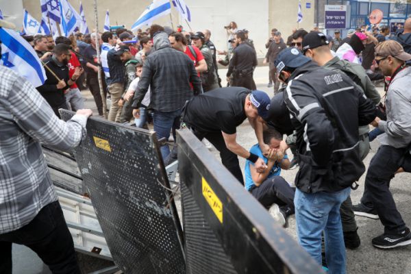 הכתבת הסרוגה מבקשת: עזרו לי לגלות מי התוקף