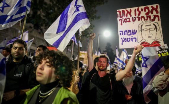 עוד מוצ"ש של הפגנות; איילון צפון נחסם | גלריה