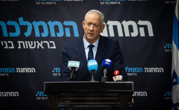 גנץ לליכוד: "אל תסכימו לקבל את תיק הביטחון"