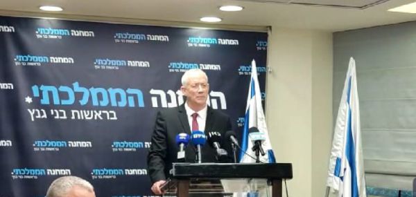 גנץ: 'להתייצב בבית הנשיא', נתניהו: 'דלתי פתוחה'