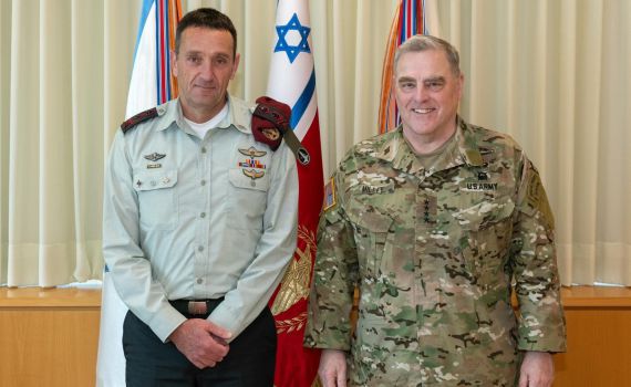 ראש הצבא האמריקני נחת בישראל ויפגש עם הרמטכ"ל