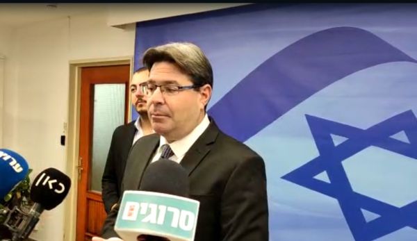 אקוניס על המפגינים: 'רובם לא מבינים על מה הרפורמה'