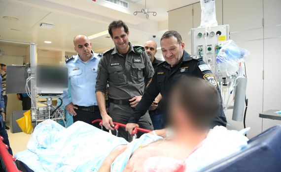 "הכוחות ימשיכו לפעול בחצר ביתם של המחבלים"