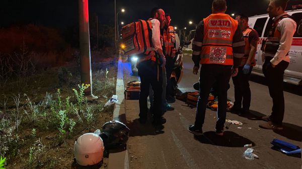 פעולות החייאה ברוכב אופנוע שהחליק בחריש
