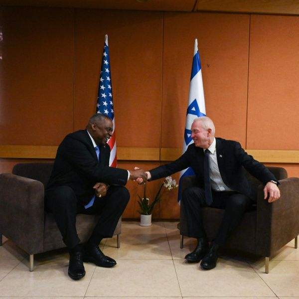 גלנט לאוסטין: "אנחנו ניצבים בפני תקופה קריטית"