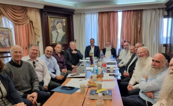 פגישה נדירה בלשכתו של הרב שמואל אליהו