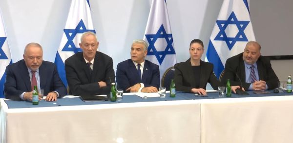 לפיד: לא נשתוק, זה סוף הרעיון של מדינה דמוקרטית