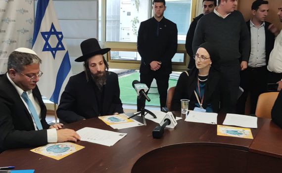 "יש לי עוד 7 ילדים בבית ואין לי תשובות לתת להם"